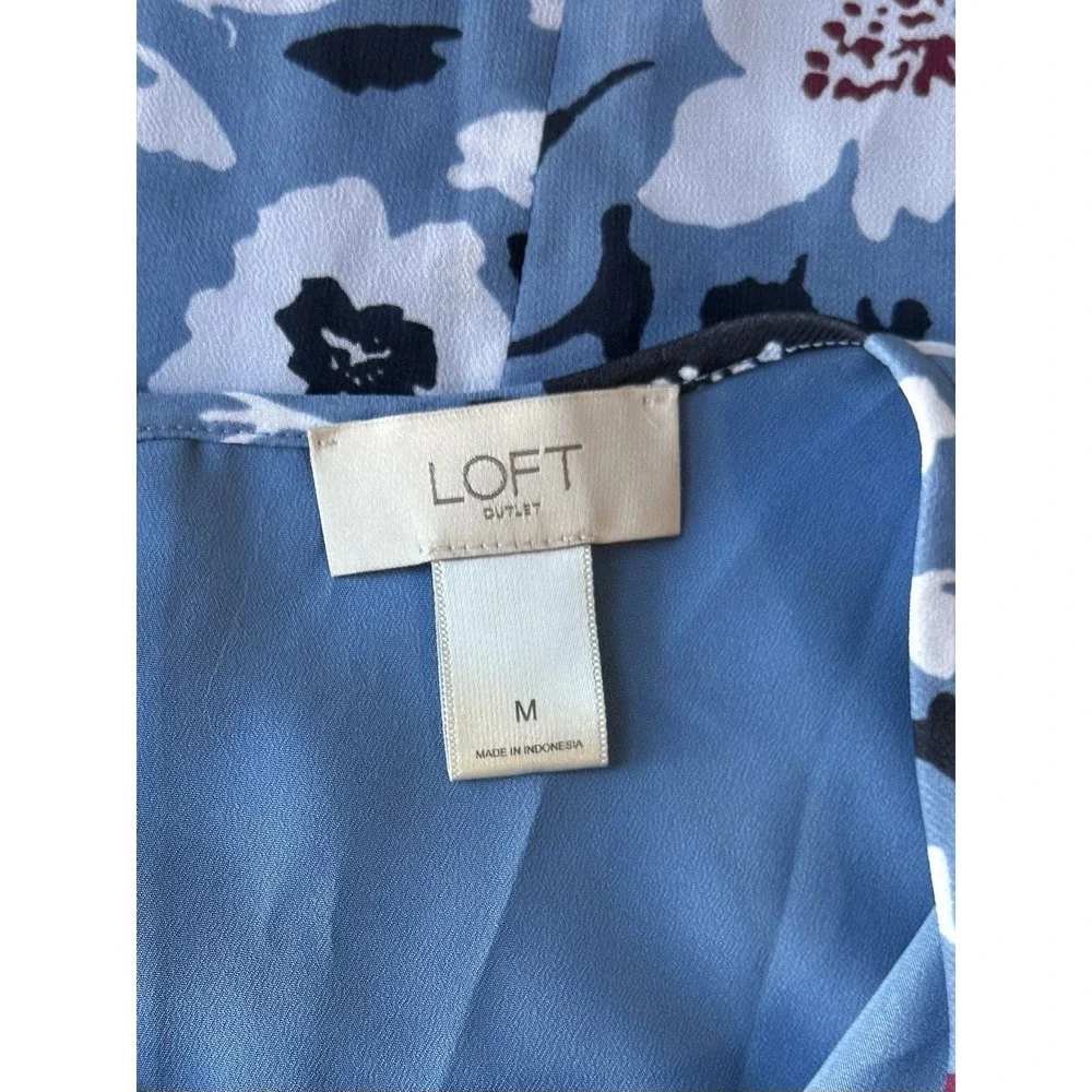 Loft Floral Sleeveless flowy peephole back closure Dress in Blue Size‎ M Summer